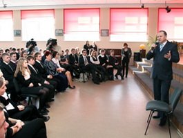 Николай Цуканов 17 февраля пообщался со школьниками региона