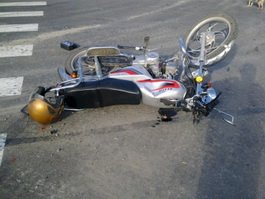 8 октября на ул. Железнодорожной скутер столкнулся с автомобилем, водитель скутера госпитализирован
