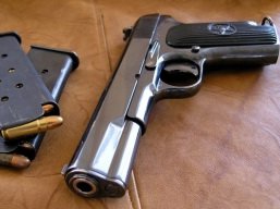 В городе Гусеве сотрудники ДПС изъяли у водителя пистолет «Вальтер»