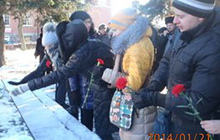 Коммунисты города Гусева возложили цветы к памятнику В. И. Ленина
