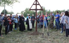 Волонтеры убрались на военном кладбище в районе Новостроевки