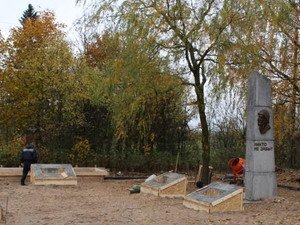 До конца октября в Гусевском округе должны закончить ремонт на братских могилах в двух поселках