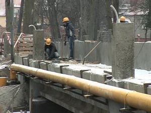 В Гусеве завершается ремонт моста через Писсу