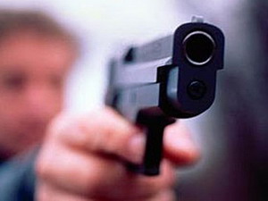 В Гусеве 21-летний парень выстрелил товарищу в голову из пневматического пистолета