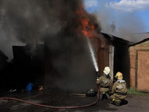 Сегодня в гаражном обществе «Заря» произошел пожар