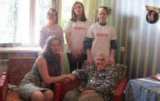15 марта активисты подростково-молодежного клуба посетили участницу ВОВ Рожкову Анну Федоровну