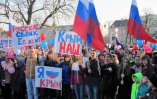 В Гусеве на митинг в честь годовщины воссоединения Крыма с Россией пришли более двух тысяч человек