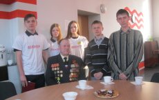 25 марта активисты подростково-молодежного клуба ГДК встретились с участником ВОВ Семенихиным Сергеем Тихоновичем