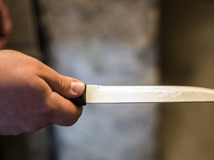 В Гусеве мужчина воткнул себе в живот нож после ссоры с женой