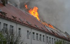 Пожарно-спасательные подразделения ликвидируют пожар в городе Гусеве
