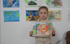 Посетители МФЦ в Гусеве стали участниками жюри конкурса детских рисунков