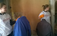 Волонтеры Подростково-молодежного клуба ГДК помогли привести в порядок квартиру труженика тыла