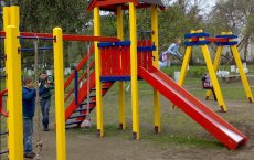 Гусевская прокуратура обязала местные власти привести в порядок придомовые детские площадки