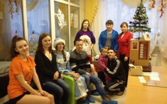 Волонтеры ГДК совместно с отделом молодежной политики поздравили детей в городской больнице