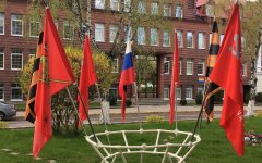 Неизвестные украли флаг РФ перед зданием ДШИ