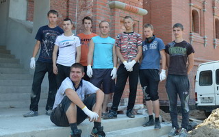 Студенты агропромышленного колледжа помогают в строительстве Православного  Храма в Гусеве