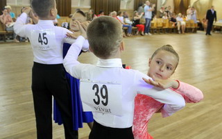 В Гусеве прошёл областной турнир по спортивно-бальным танцам «Вальс цветов»