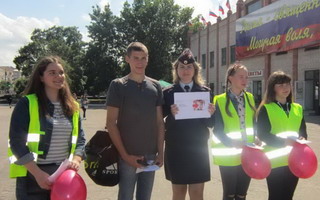 Во Всемирный день донора Гусевский молодежный актив и полицейские провели социологический опрос