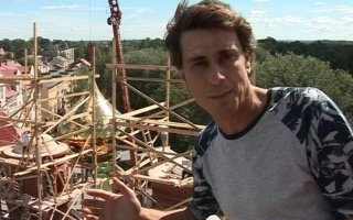 ГТРК «Калининград»: В Гусеве на строящемся храме Всех Святых устанавливают купола