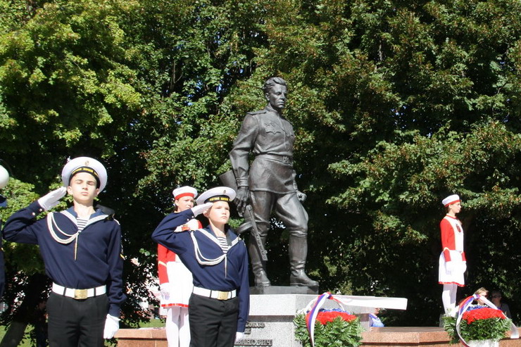 В минувшую среду у памятника С.И. Гусеву прошел торжественный митинг