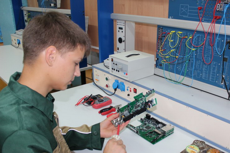 Новая школа: GS Group, ПетрГУ и Гусевский техникум превращают 9-классников в инженеров-инноваторов
