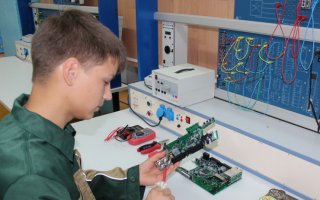 Новая школа: GS Group, ПетрГУ и Гусевский техникум превращают 9-классников в инженеров-инноваторов