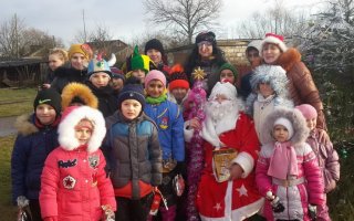 Ломовская библиотека совместно с местными активистами провела новогодний праздник для детей
