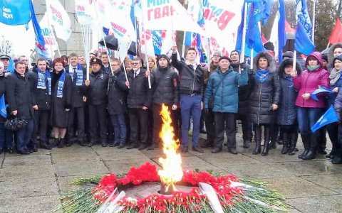 Гусевские единороссы приняли участие в мероприятиях, посвященных Дню защитника Отечества