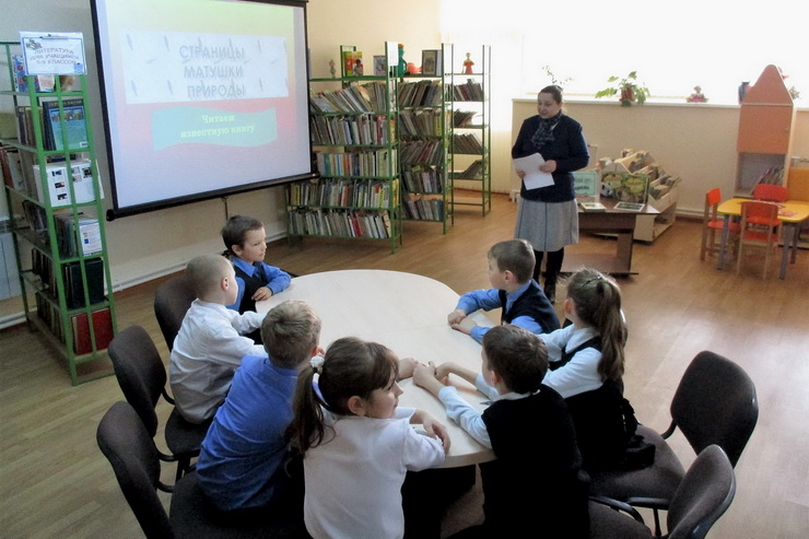 Детский клуб «Лесовичок» в Покровской библиотеке проводит занятия со школьниками