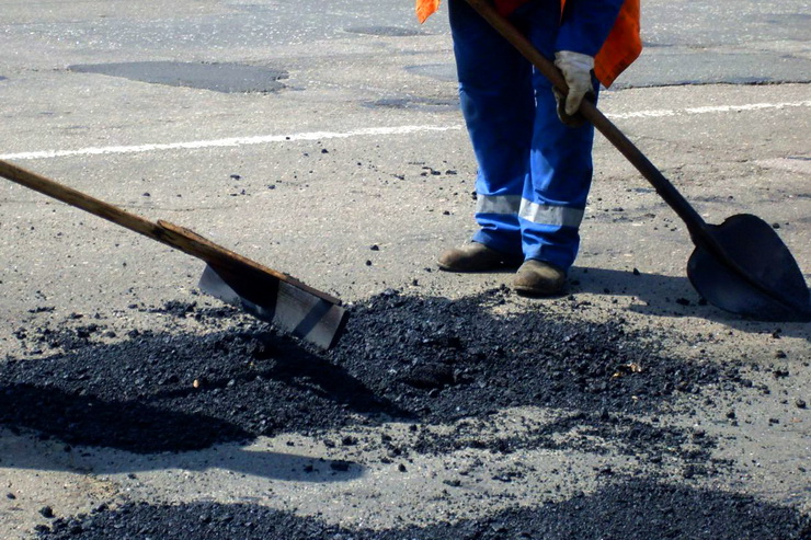 Объявлен конкурс на проведение ямочного ремонта дорог дополнительно на сумму 1 млн 300 тыс руб