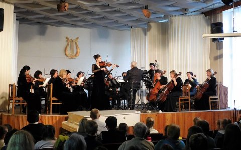 В концертном зале ДШИ выступили музыканты областной филармонии имени Е.Ф. Светланова