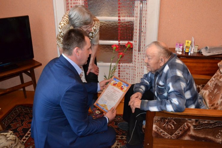 Представители ЛДПР в Гусеве поздравили ветеранов Великой Отечественной войны