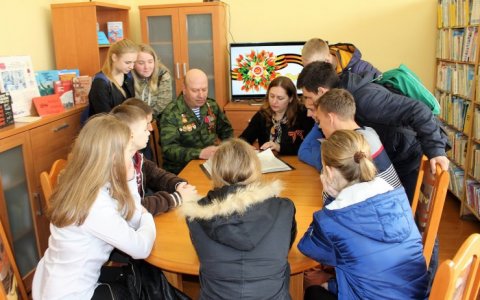 Дубровская библиотека организовала встречу школьников с ветераном Чеченской войны