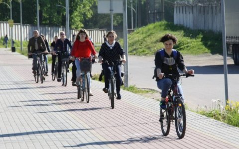В рамках исследования велоинфраструктуры города, студенты «Летней школы ВШЭ-GS Group» проводят опрос