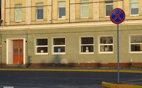 Перед зданием бывшего загса установили знак «Остановка запрещена»