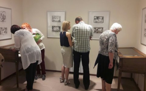 В Гусевском музее открылась выставка художницы Елены Печуриной «Лестница судьбы»