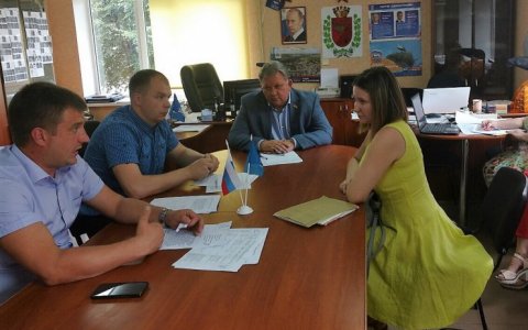 Депутат областной Думы Михаил Зацепин провел прием граждан в городе Гусеве