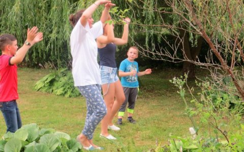 Танцевально-игровой флешмоб устроили сотрудники Лермонтовской библиотеки для юных читателей