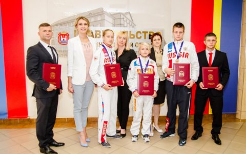 Наталья Ищенко встретилась с победителями первенства мира по тайскому боксу