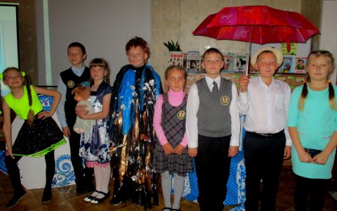 Ребята из Фурманово показали в городской библиотеке сценку, подготовленную для областного конкурса