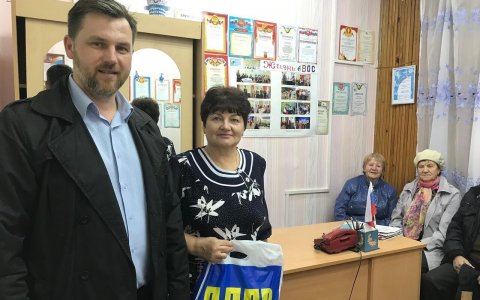 Представитель ЛДПР посетил Всероссийское общество слепых в Гусеве