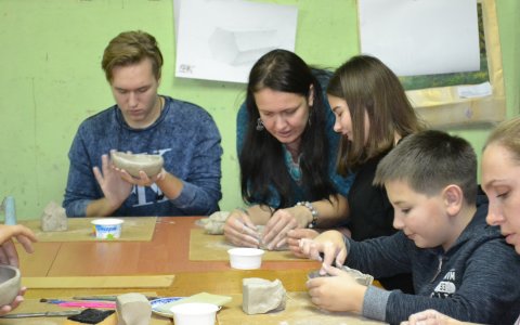 Художник-керамист из Литвы провела мастер-класс в Гусевской ДШИ