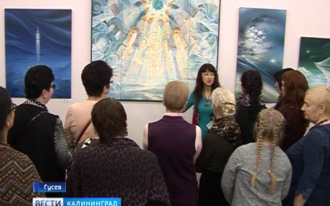 В Гусеве открылась неземная выставка художников-космистов