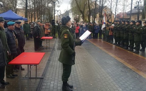 На мемориале «Аллея Славы» состоялось торжественная присяга гусевских военнослужащих