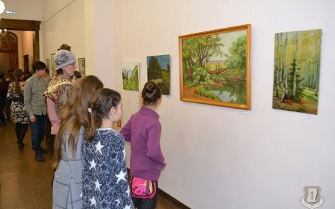 В музее открылась художественная выставка «Вдохновения заложник...»