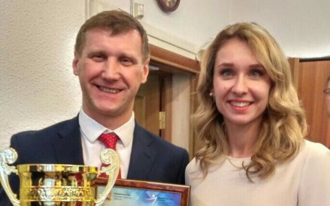 Евгений Михайлов получил награду за 2 общекомандное место наших спортсменов на областной Спартакиаде