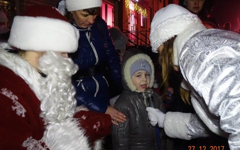 На центральной площади Гусева прошла акция «Поздравь любимый город с Новым годом»