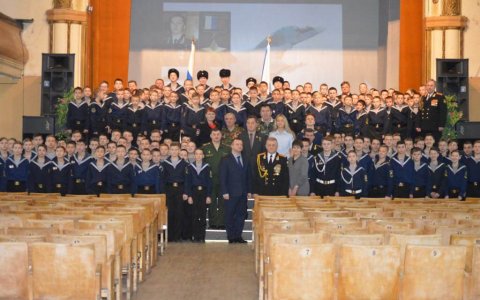 Ребята Гусевского кадетского корпуса встретились с героем России Павлом Кретовым