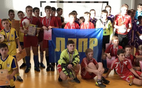 При поддержке ЛДПР в Гусеве прошёл областной юношеский турнир по мини-футболу
