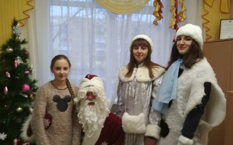 В канун Старого Нового года молодёжь Гусева поздравила детей, проходящих лечение в Гусевской ЦРБ